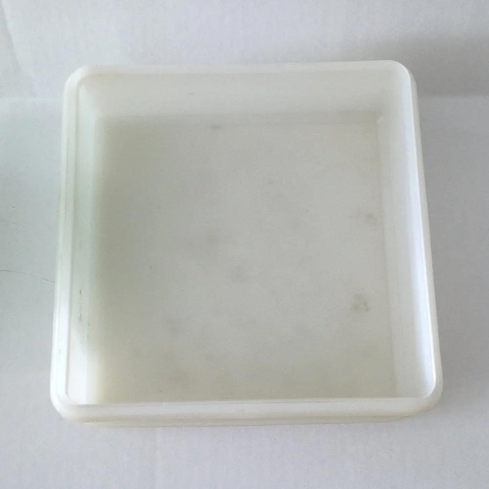That's a Bowl Tupperware and square Tupperware storage container.